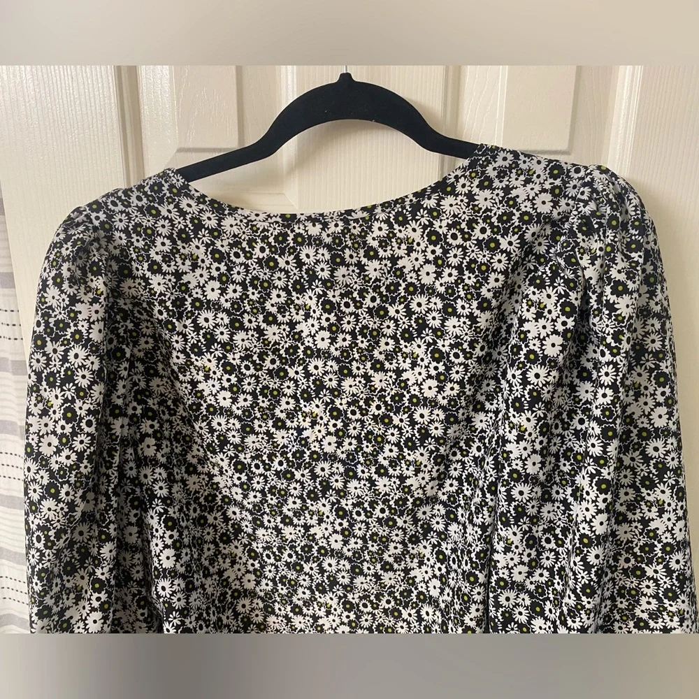 Levi's Black and White Floral Puff Long Sleeve Front Tie Blouse Size XL - Picture 13 of 16